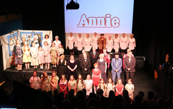 Annie 2016 – Company