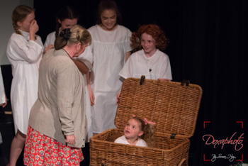 Annie 2016 – Miss Hannigan & Orphans