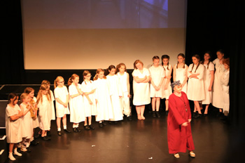 Annie 2016 – Orphans & Hannigan